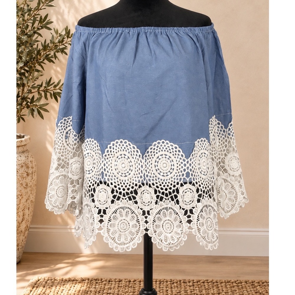 Unique Spectrum Womens Small Blue Chambray Off Shoulder Crochet Lace Trim Blouse